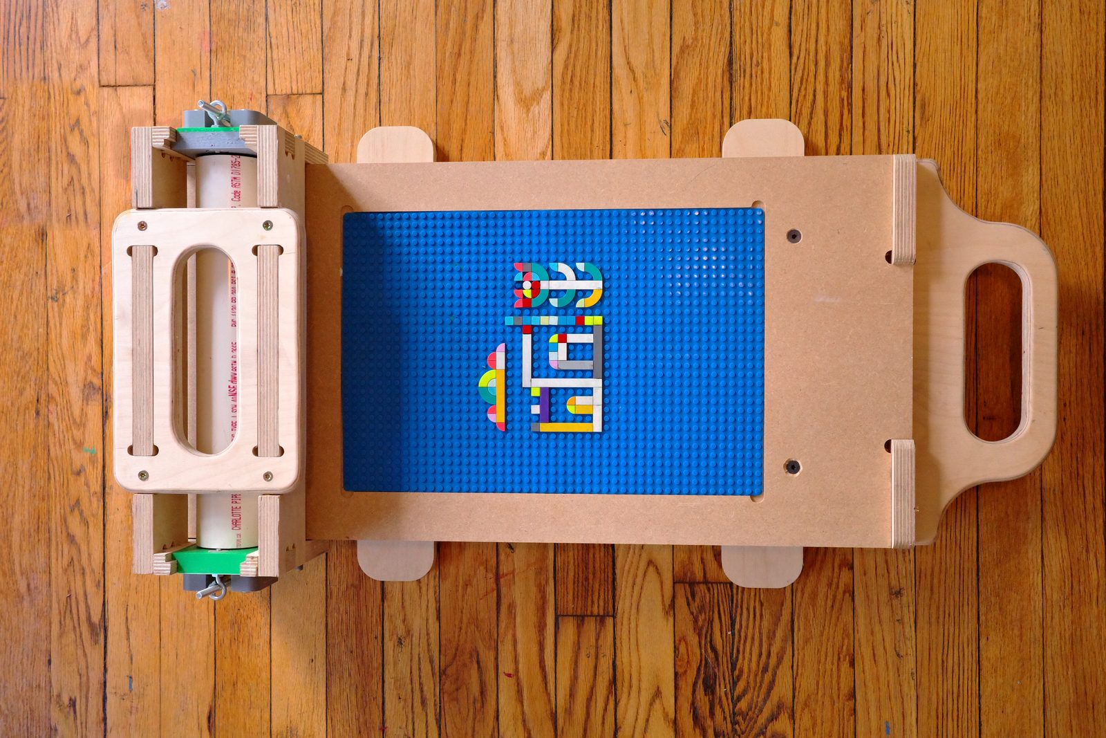 The Hudson Press Model E with a LEGO-brick design loaded on the blue baseplate